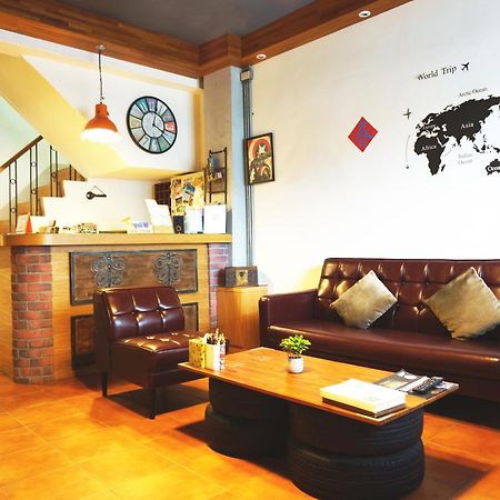 Knock Knock Hostel Kaohsiung Buitenkant foto