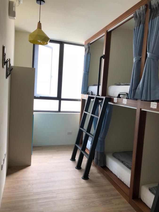Knock Knock Hostel Kaohsiung Buitenkant foto