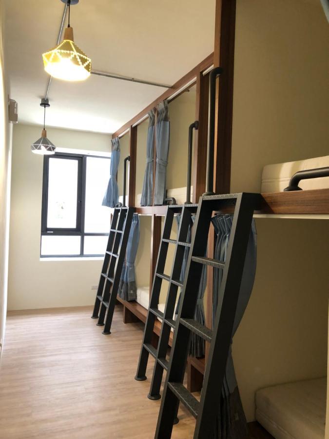 Knock Knock Hostel Kaohsiung Buitenkant foto