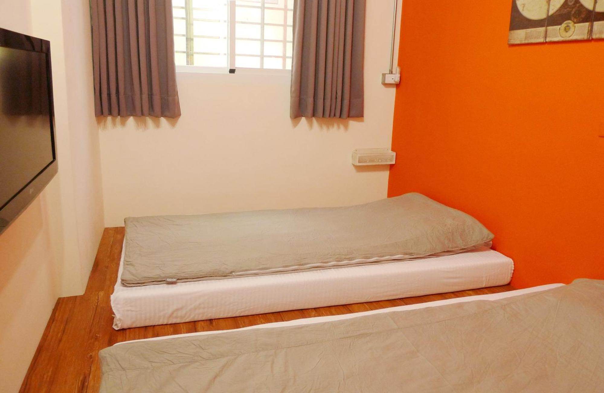 Knock Knock Hostel Kaohsiung Buitenkant foto