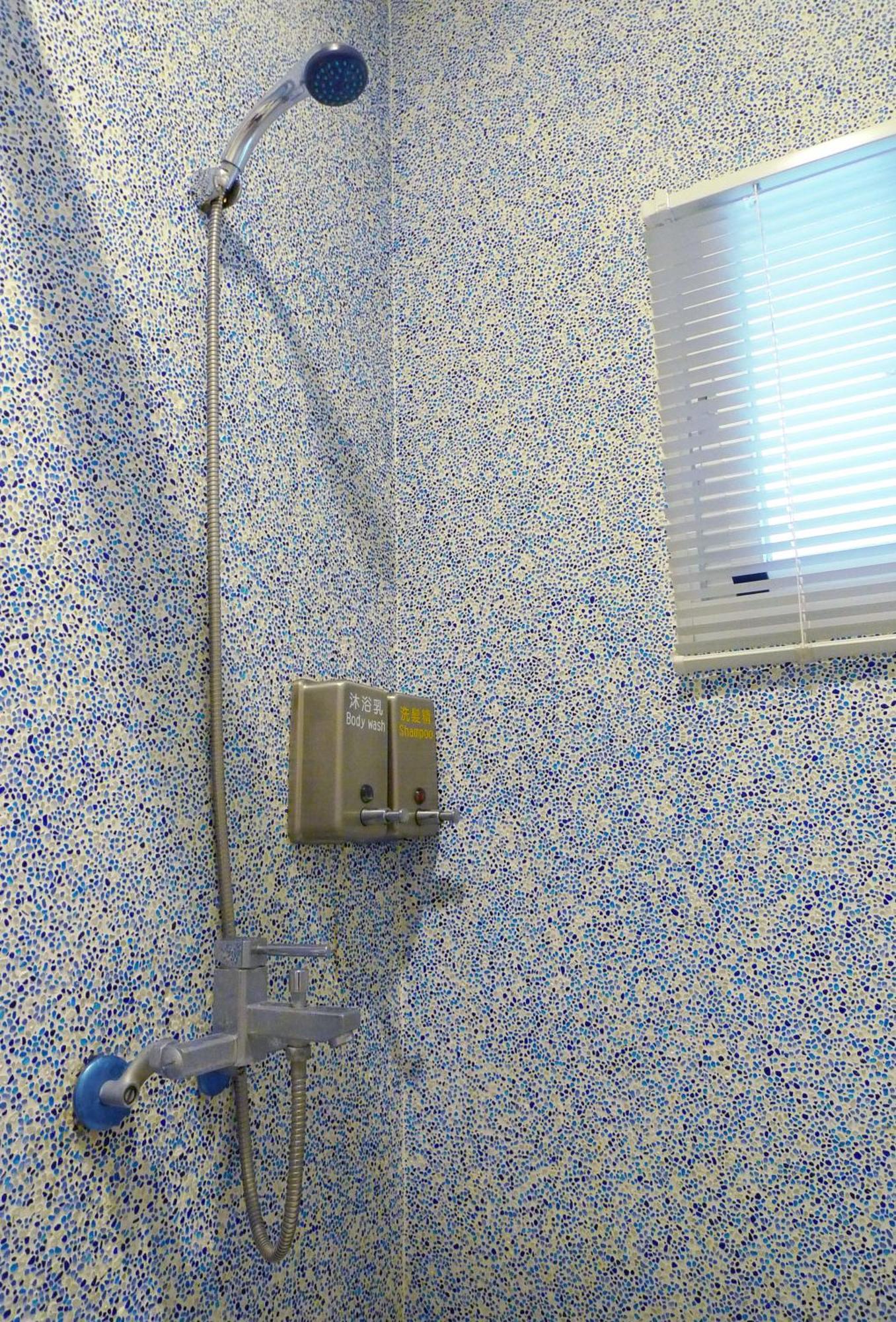 Knock Knock Hostel Kaohsiung Buitenkant foto