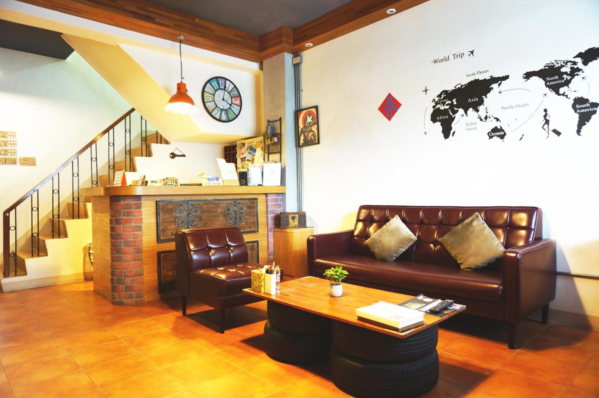 Knock Knock Hostel Kaohsiung Buitenkant foto