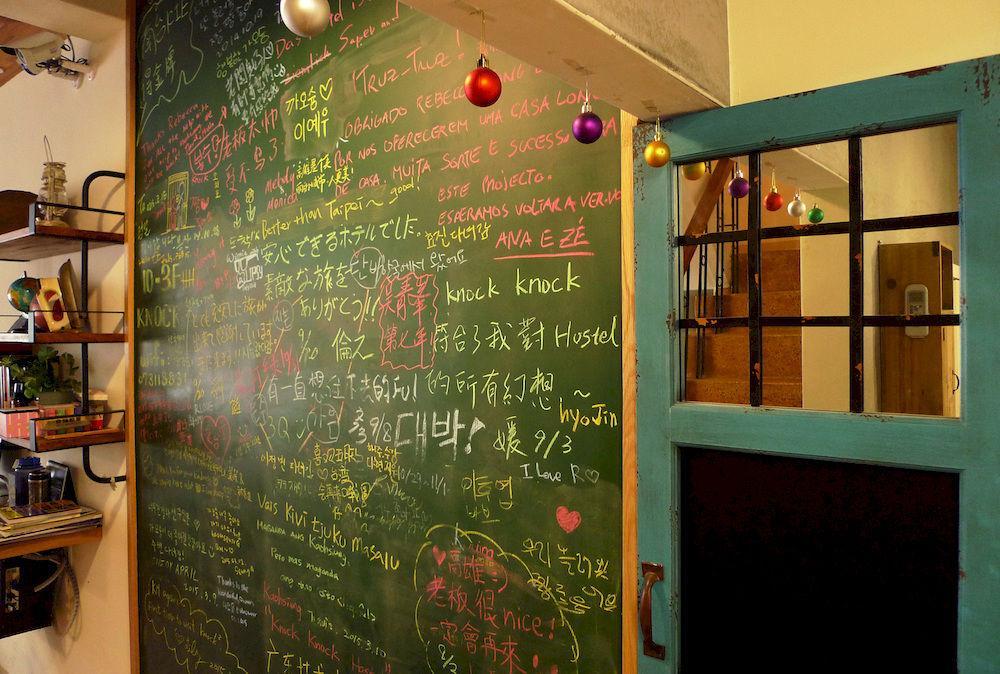 Knock Knock Hostel Kaohsiung Buitenkant foto