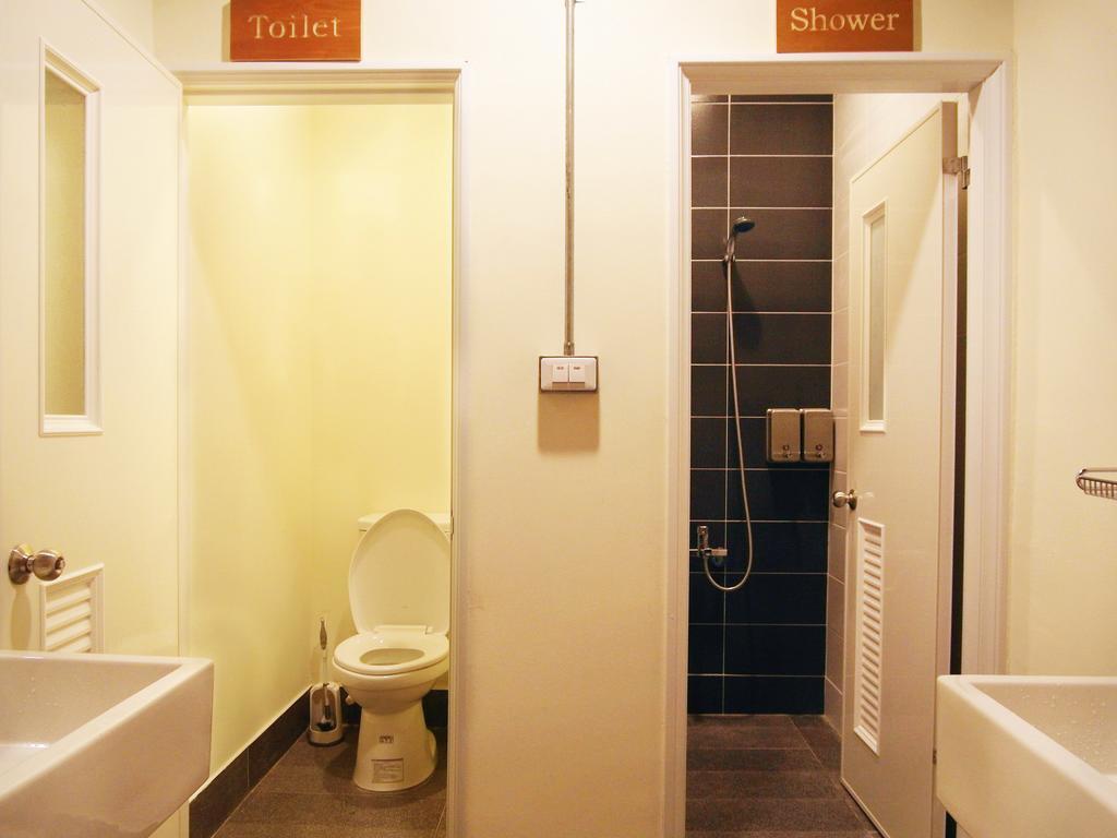 Knock Knock Hostel Kaohsiung Buitenkant foto