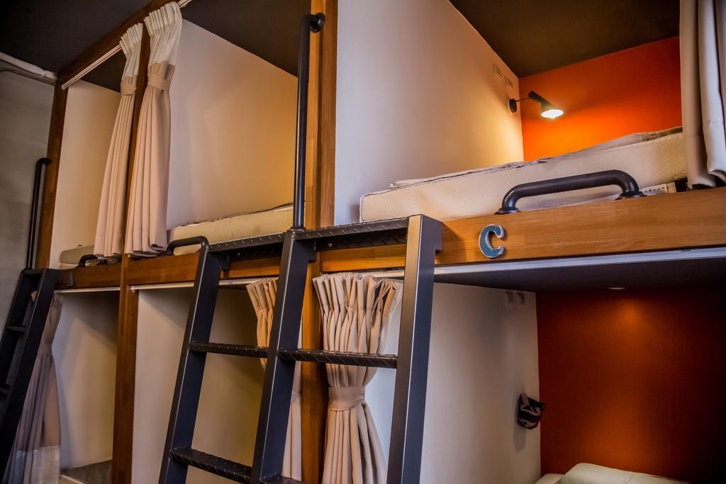 Knock Knock Hostel Kaohsiung Buitenkant foto