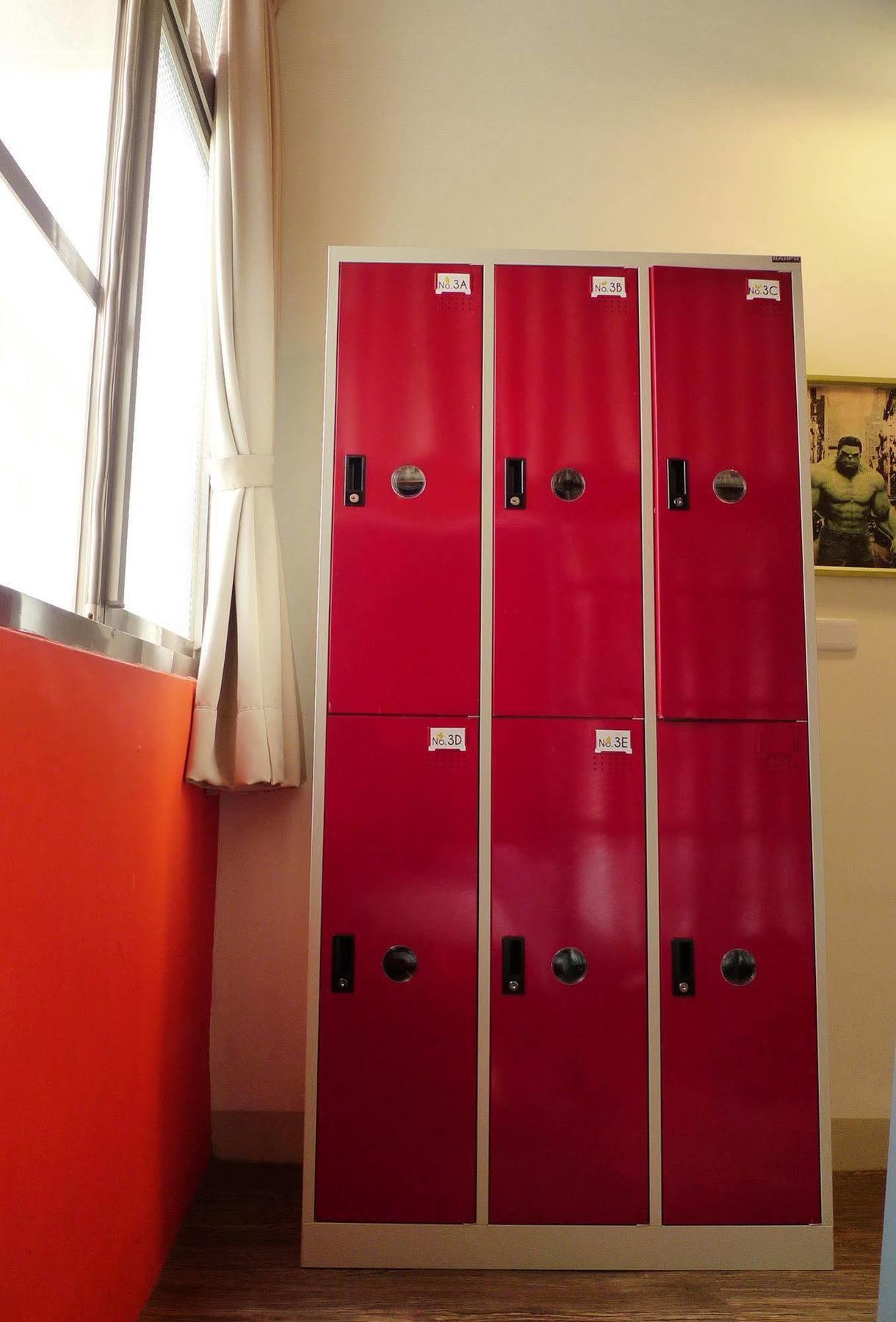 Knock Knock Hostel Kaohsiung Buitenkant foto