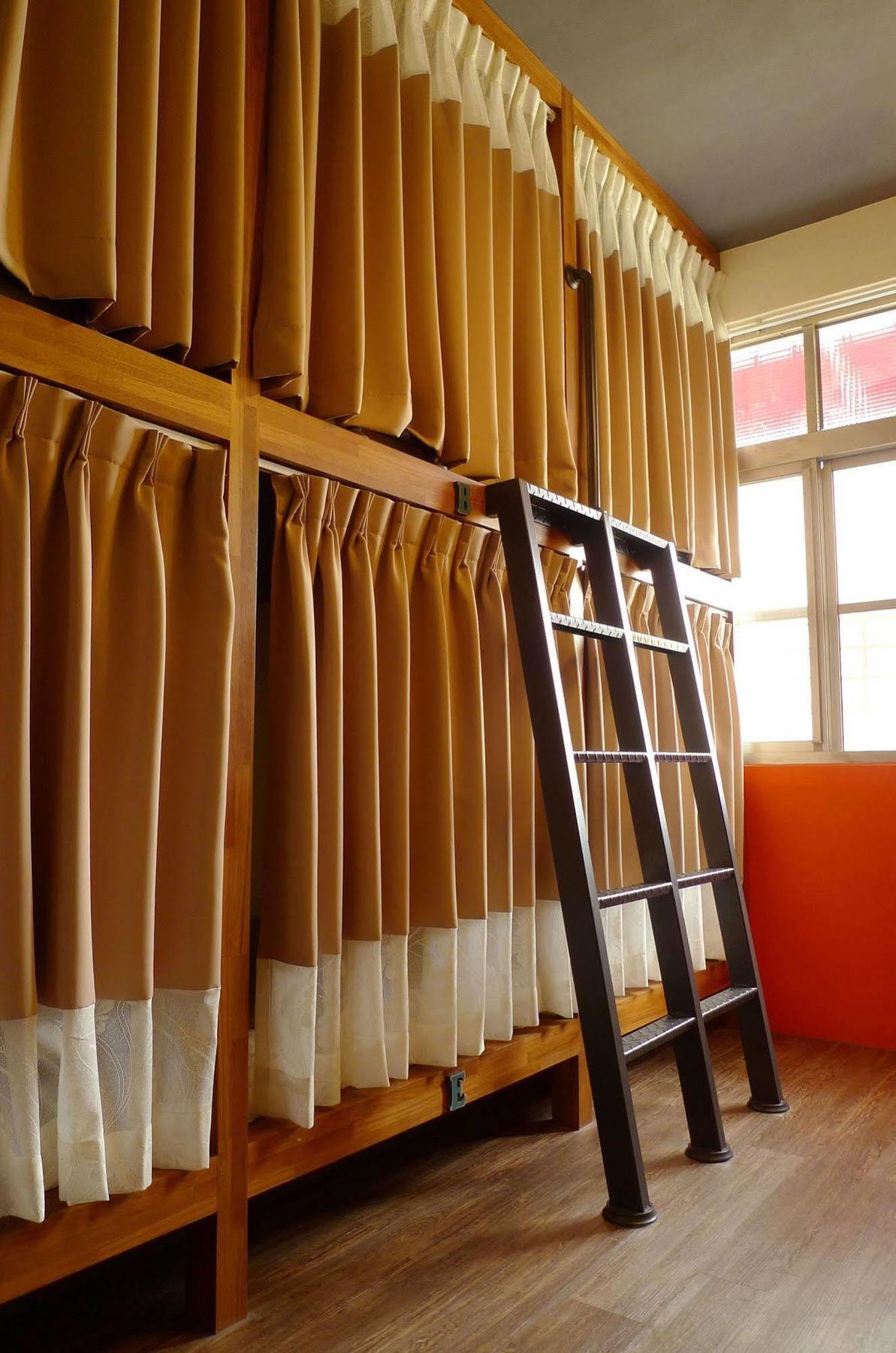 Knock Knock Hostel Kaohsiung Buitenkant foto